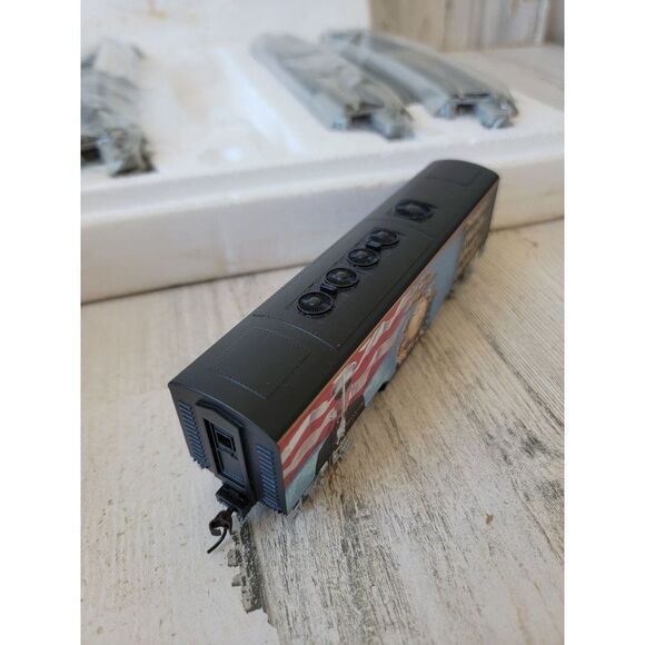 Hawthorne Semper Fidelis Engine USMC Express village train xmas - Picture 6 of 9